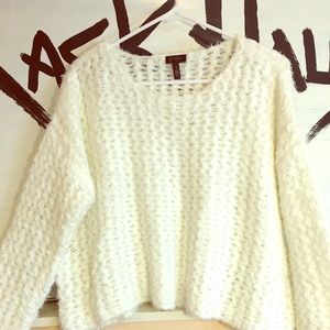 Jessica Simpson White Crop Sweater. Size: Medium.